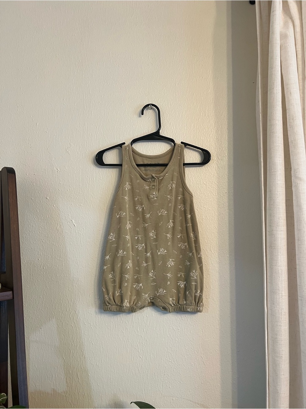 Goumi Kids Quick Change Romper 6-12 Months Tan Sleeveless Floral